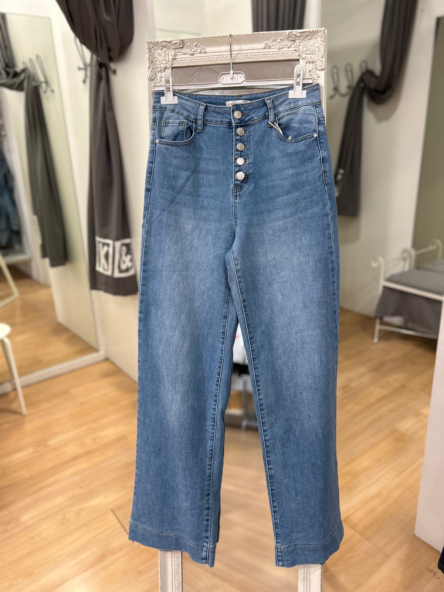 Pantalones tejanos con botones