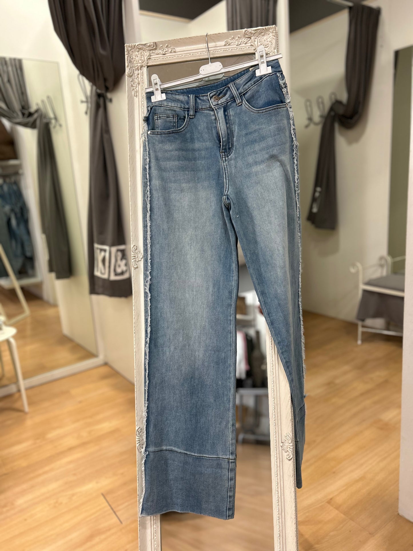 Pantalón con detalle costura