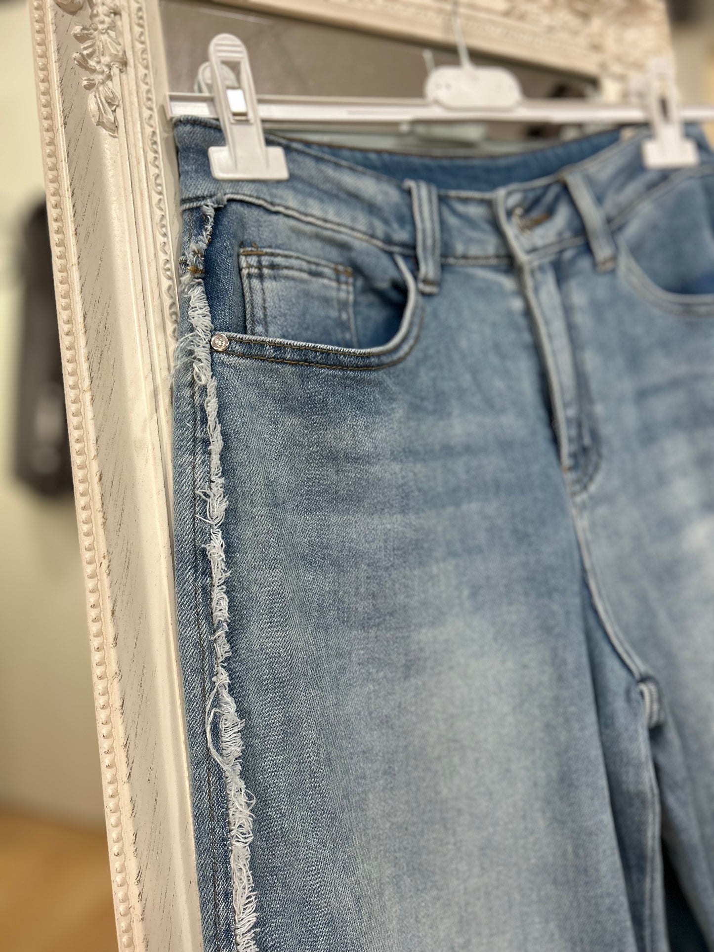 Pantalón con detalle costura