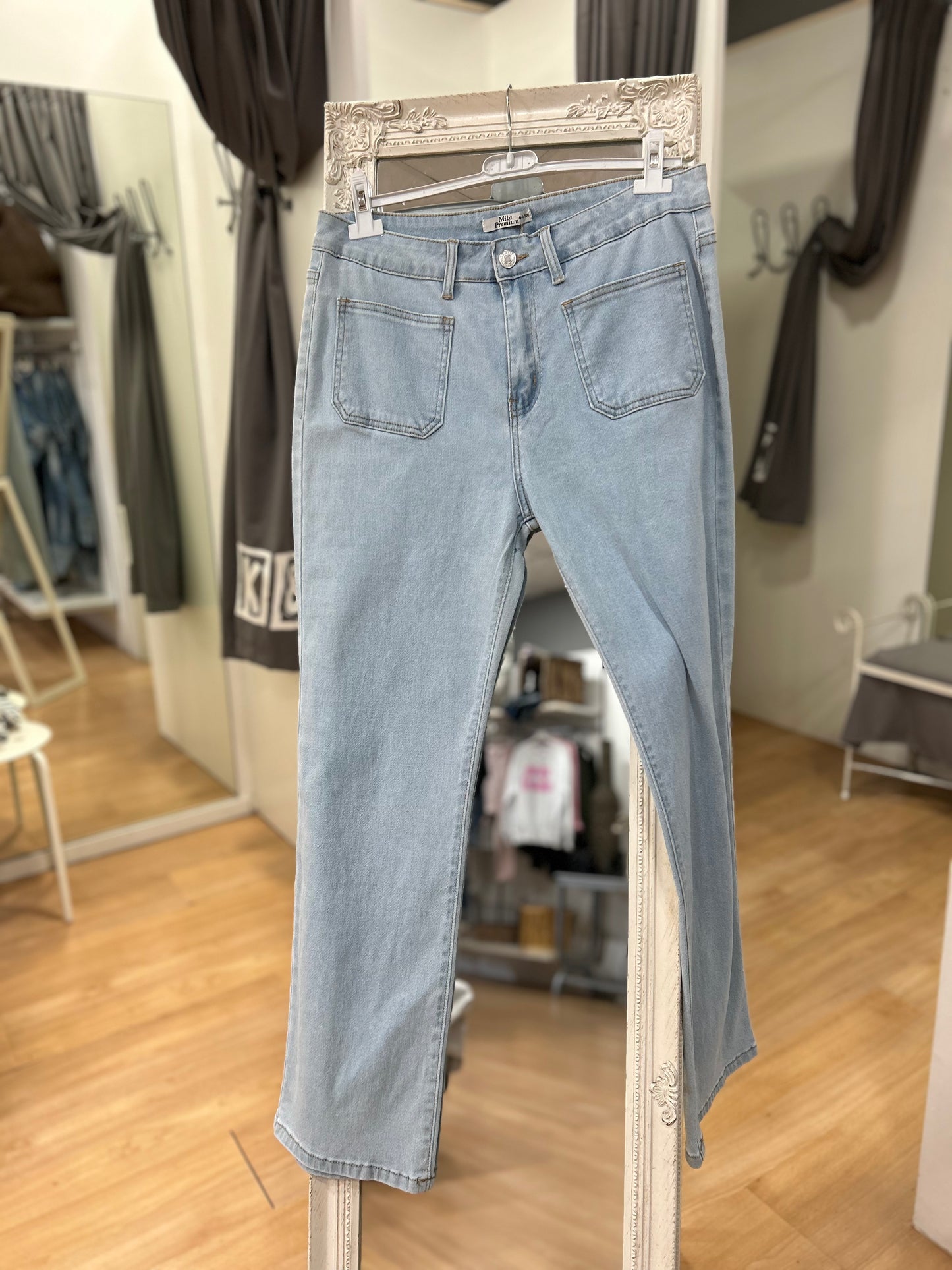 Pantalón tejano con bolsillos frontales
