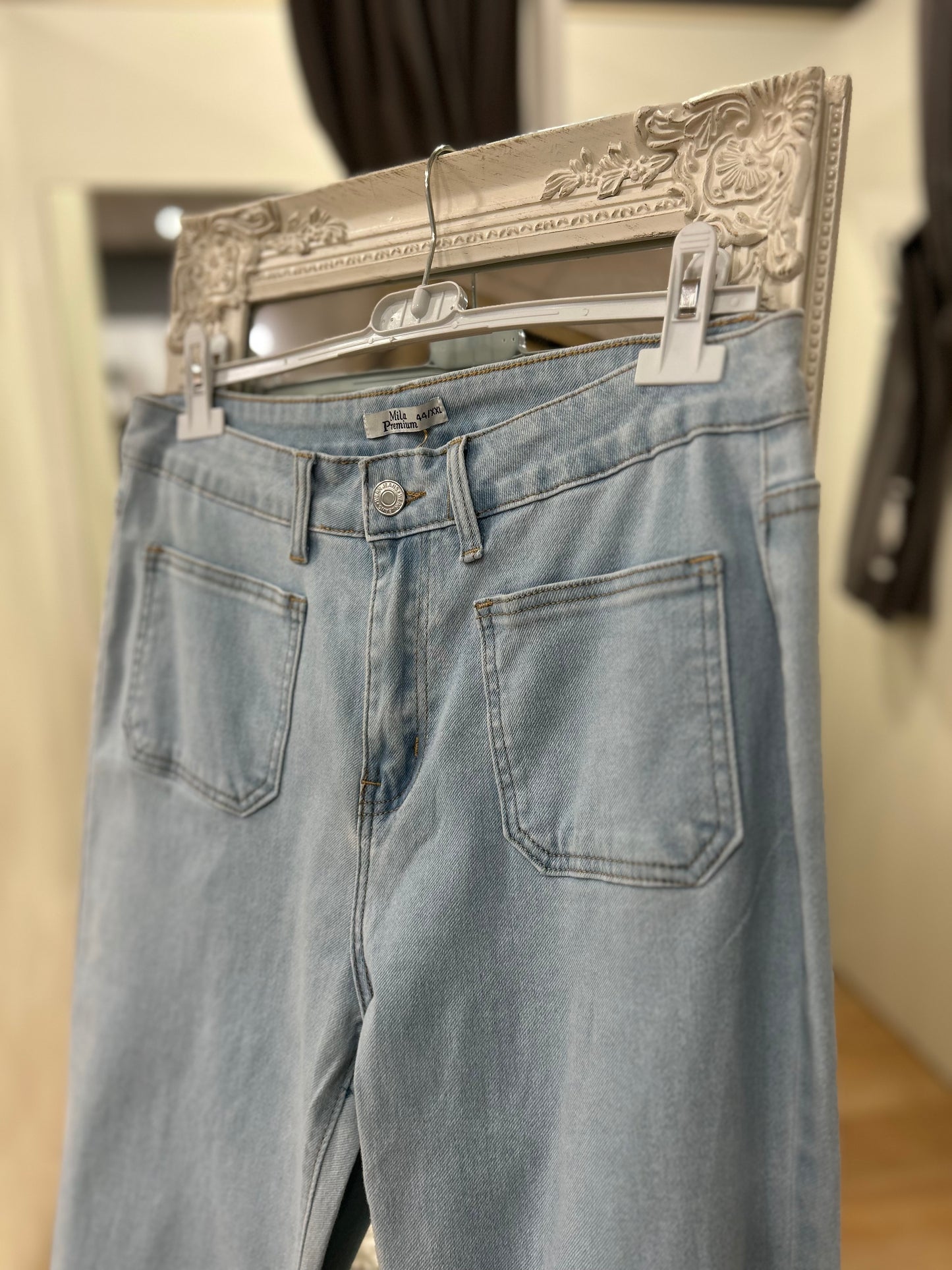Pantalón tejano con bolsillos frontales