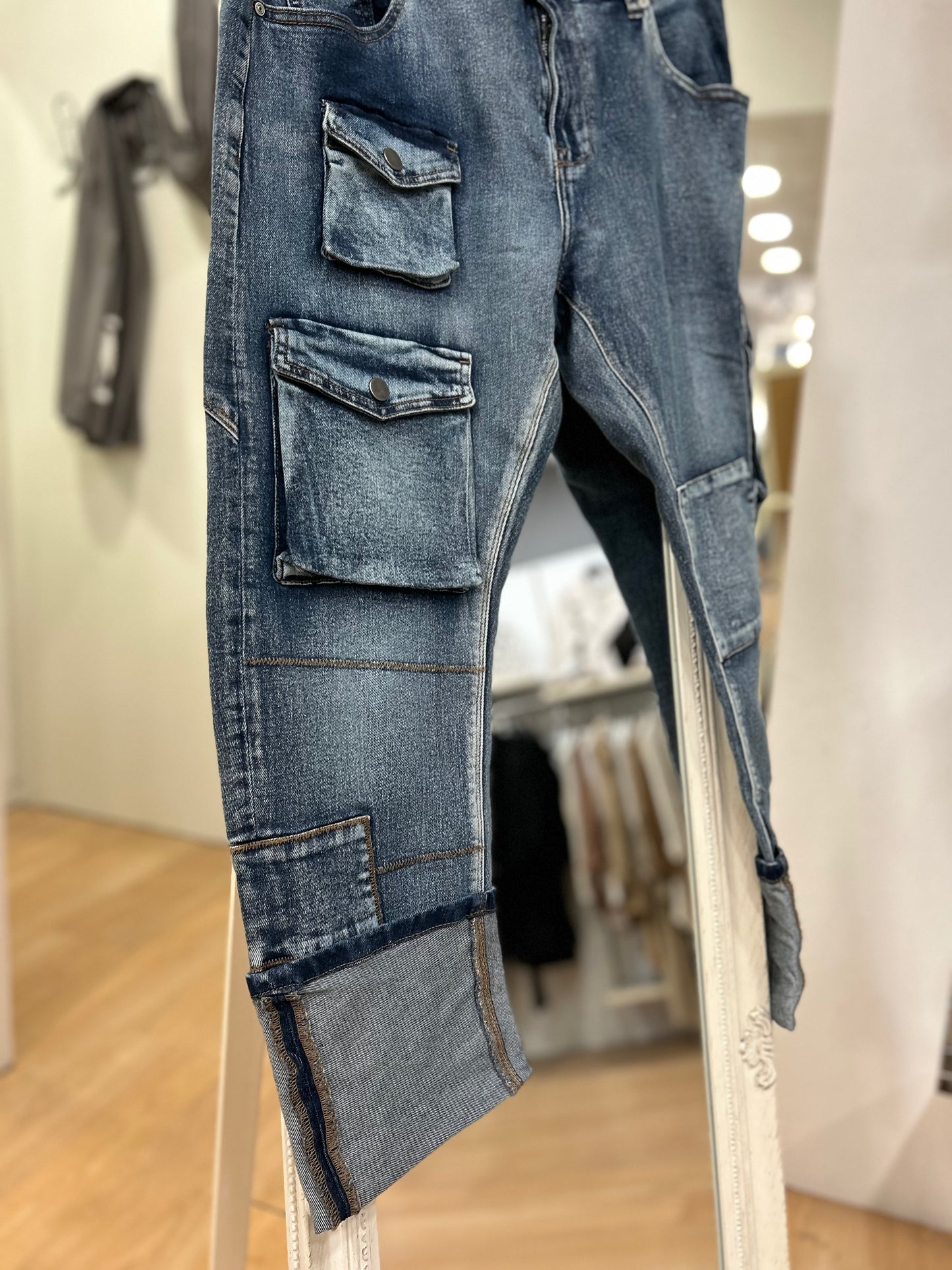 Pantalón tejano baggy con bolsillos